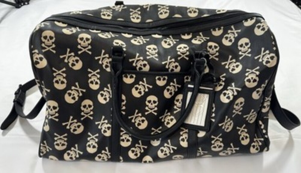 Betsy Johnson Skull & cross bones duffle bag large luggage travel crossbody - Picture 2 of 11